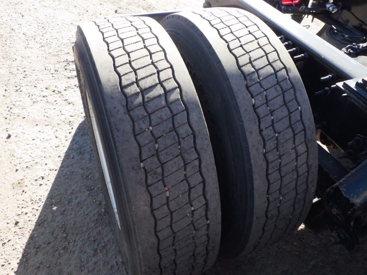 2021-volvo-vnl-300-image-11