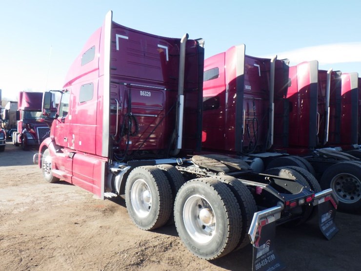 2020-volvo-vnl-760-image-10