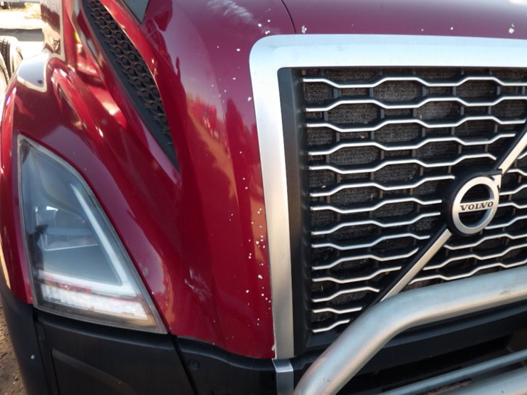 2021-volvo-vnl-300-image-4