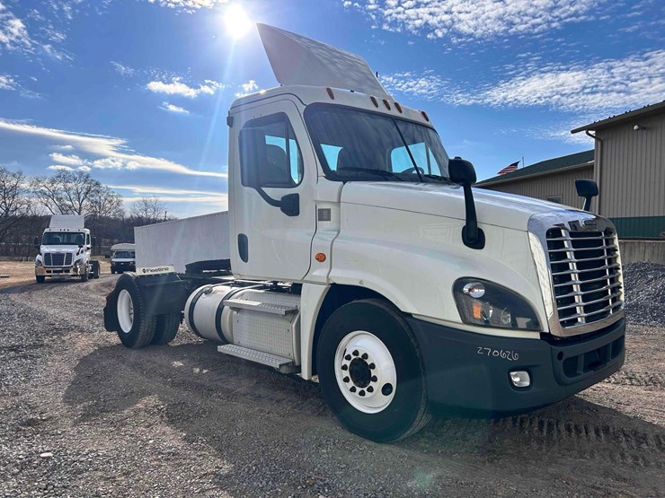 2020-freightliner-cascadia-single-axle-road-tractor-image-7