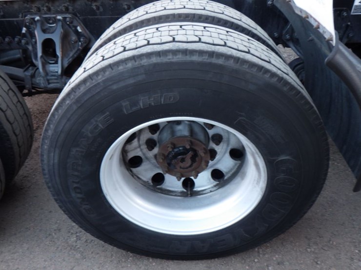 2022-kenworth-t680-image-8