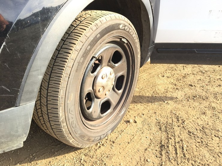 2016-ford-explorer-image-13