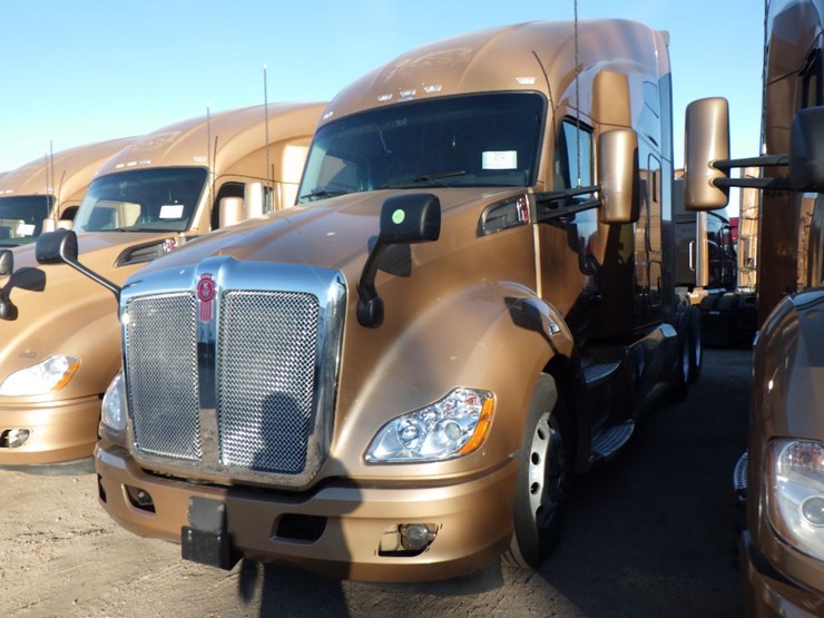 2022-kenworth-t680-image-1