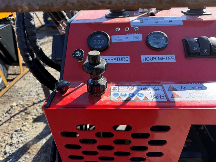 #22789-•-unused-agt-ysrt14-stand-on-tracked-loader-ysrt142025l102793-image-8