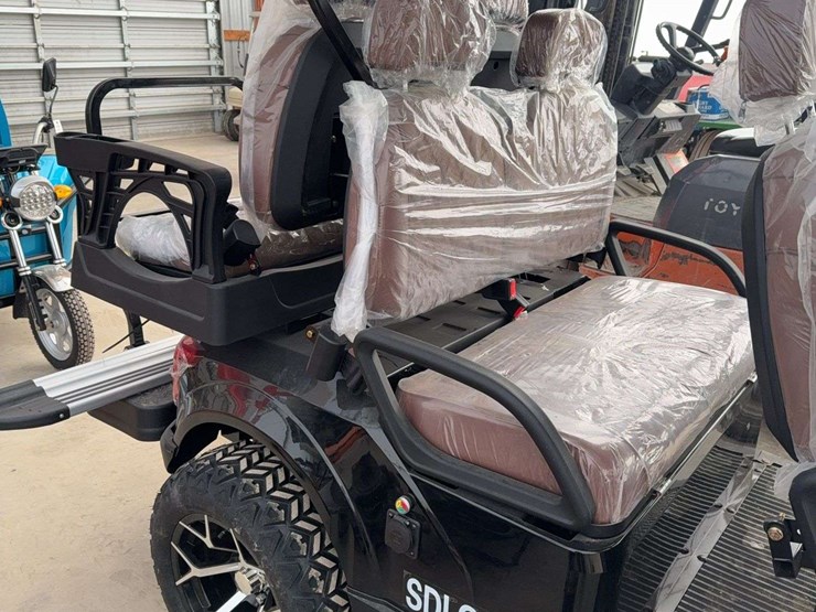 electric-60-volt-golf-cart,-6-seater-image-5
