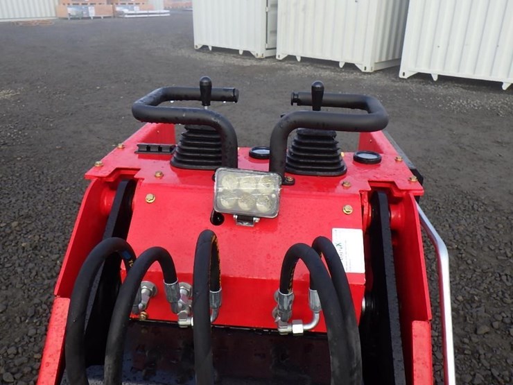 2025-sdlool-323w-skid-steer-loader-image-11