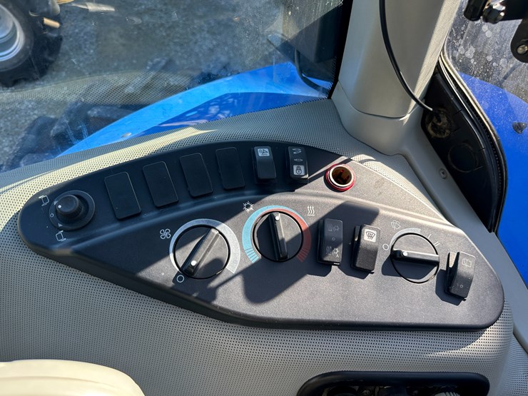 2014-new-holland-t8.330-image-83