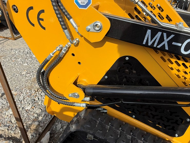 #82-•-unused-agt-mx-crt23-stand-on-tracked-loader-mxcrt232025j00637-inv#-35702-image-9