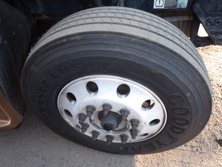 2022-kenworth-t680-image-27