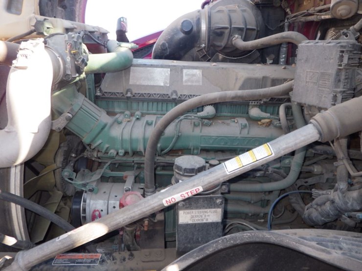 2021-volvo-vnl-300-image-27