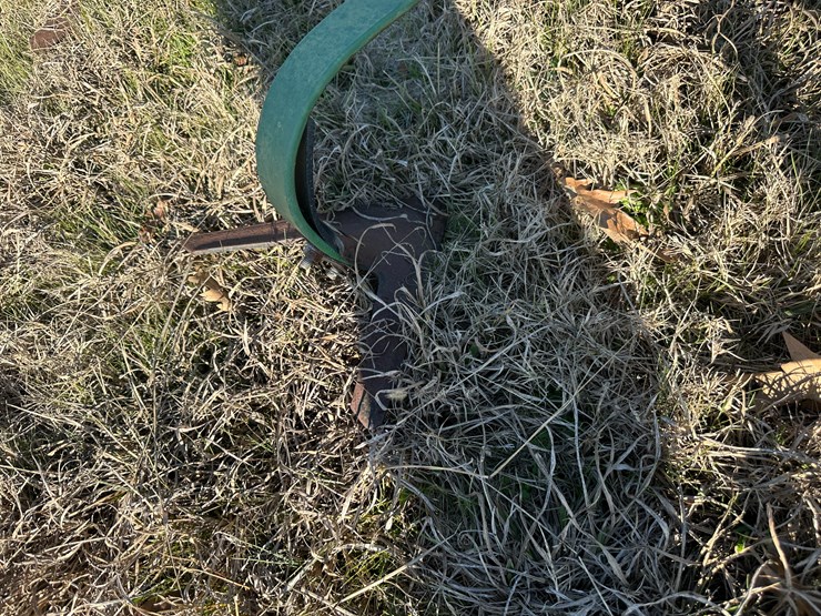 #35831-•-8-row-30"-cultivator-image-13