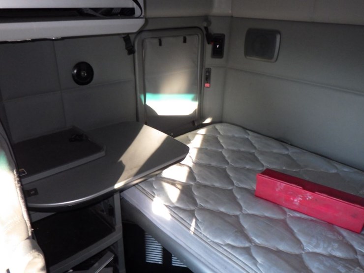 2022-kenworth-t680-image-26