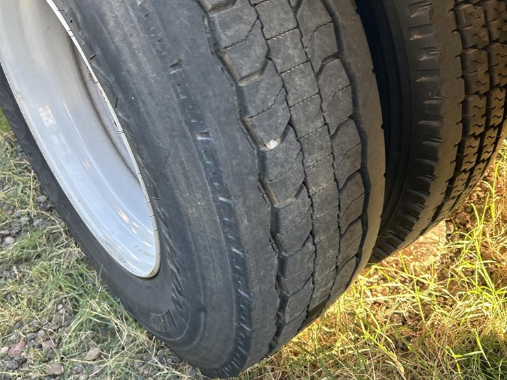 2007-freightliner-business-class-m2-106-image-18