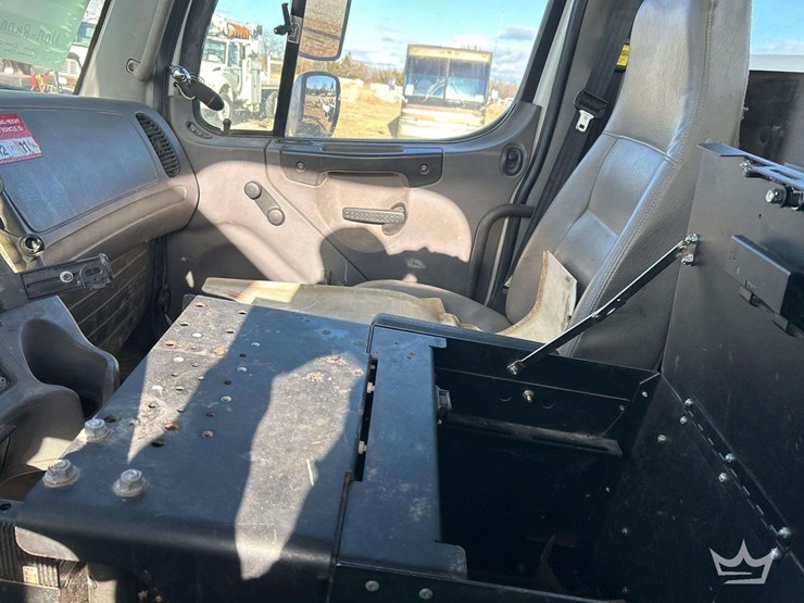 2013-freightliner-m2-106-altec-ta45m-44ft.-insulated-bucket-truck-image-19