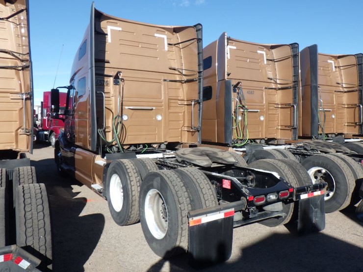 2022-volvo-vnl-760-image-12