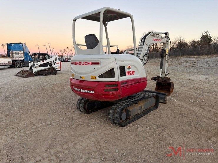 2020-takeuchi-tb230-image-4