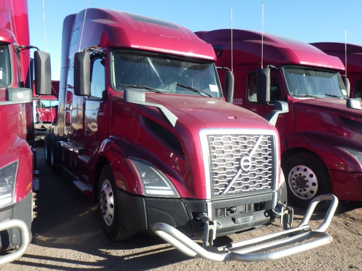 2020-volvo-vnl-760-image-3