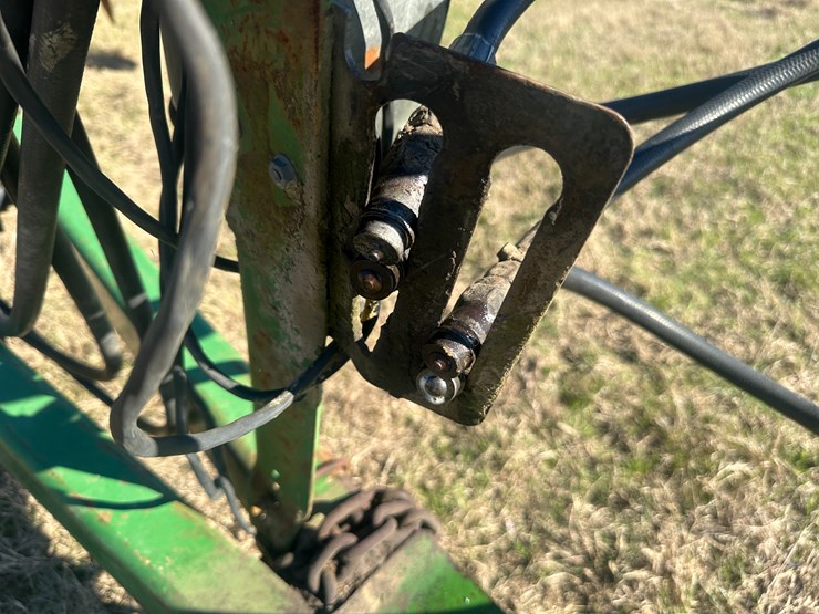 john-deere-32-image-33