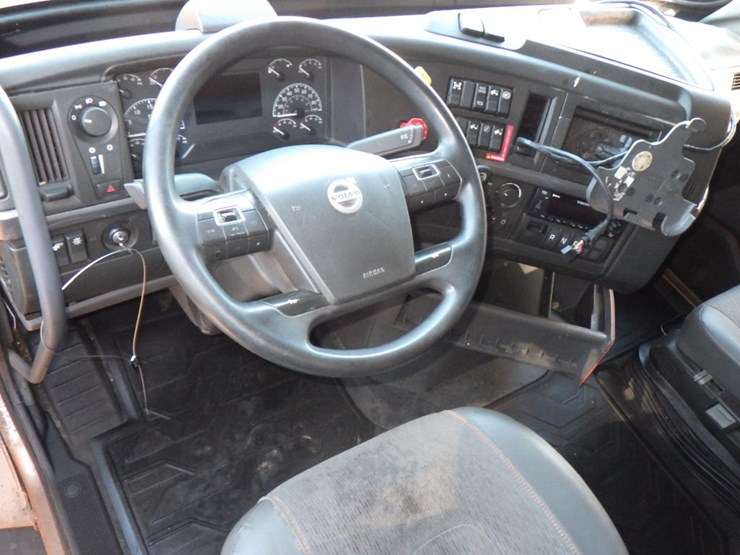 2022-volvo-vnl-760-image-19