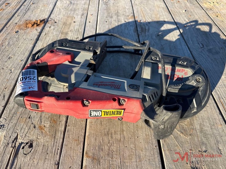 milwaukee-deep-cut-electric-band-saw-image-2