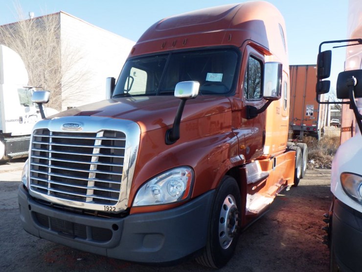 2017-freightliner-cascadia-125-evolution-image-1