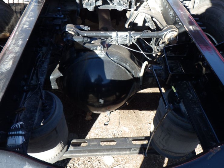 2022-volvo-vnl-300-image-13