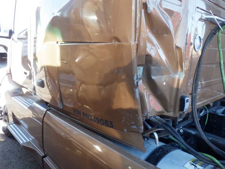 2023-volvo-vnl-760-image-16