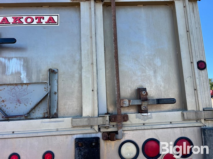 1983-international-f1954-tri/a-grain-truck-image-16