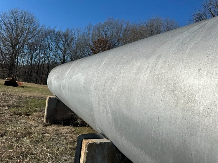 #35828-•-~3,700-gallon-fuel-tank-w/pump-image-15