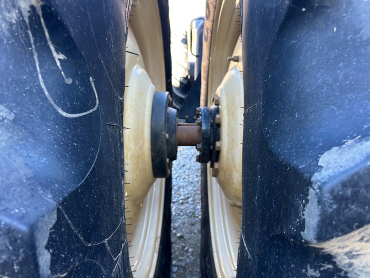 2014-new-holland-t8.330-image-16