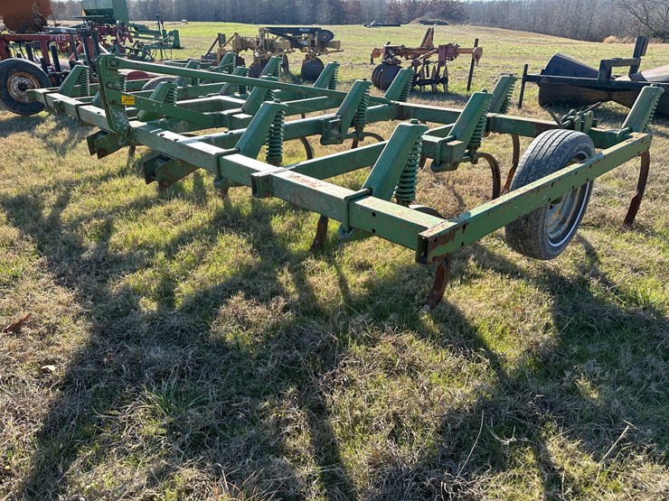 #35833-•-16'-chisel-plow-image-1