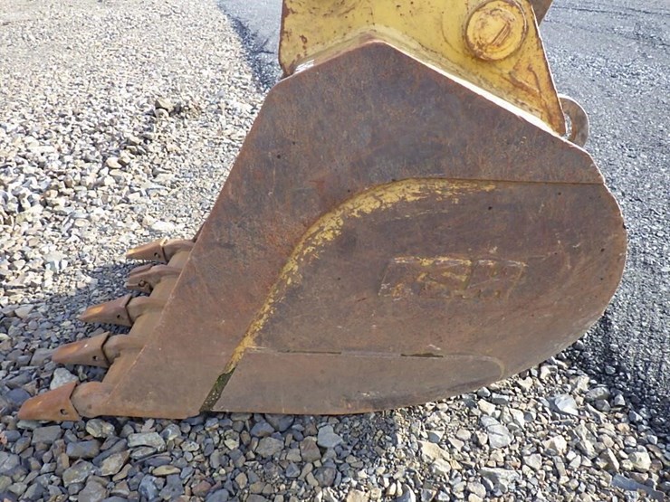 hitachi-zx225us-lc-image-16