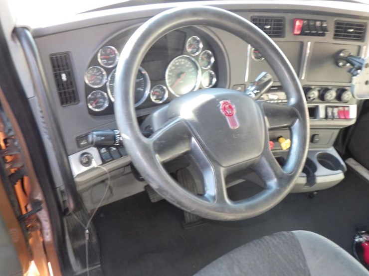 2022-kenworth-t680-image-18