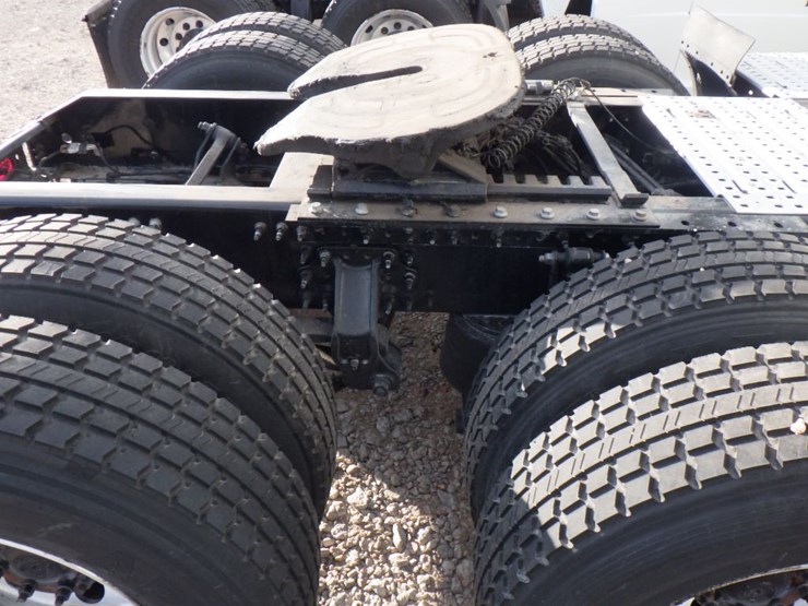 2022-volvo-vnl-860-image-8