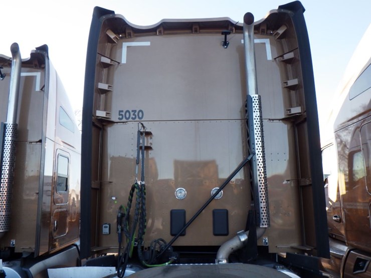 2022-kenworth-t680-image-15