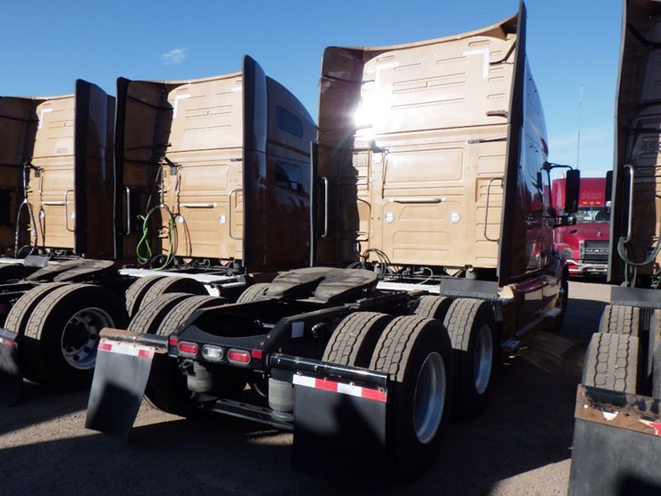 2022-volvo-vnl-760-image-9