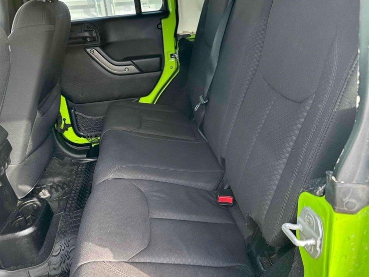 2013-jeep-wrangler-sport-image-14