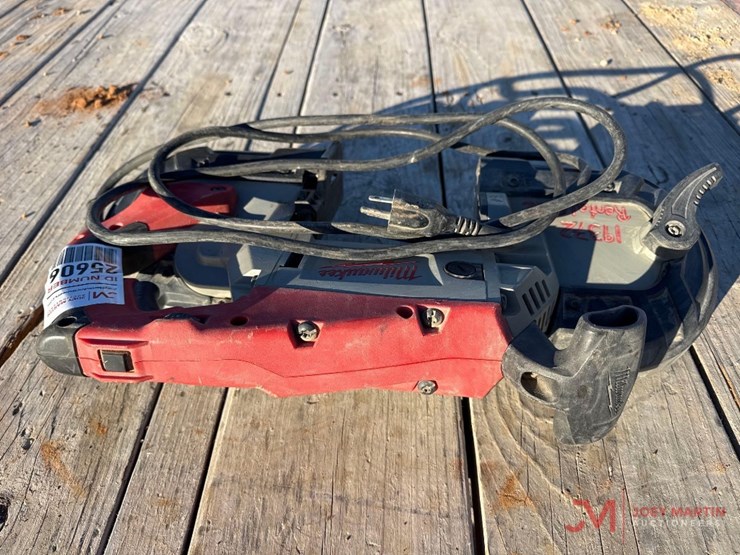 milwaukee-deep-cut-electric-band-saw-image-2