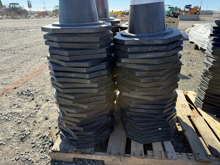 #33678-•-unused-lot-of-traffic-cones-image-9