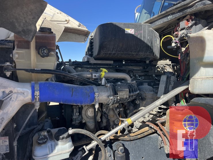 2022-freightliner-coronado-122-sd-image-7