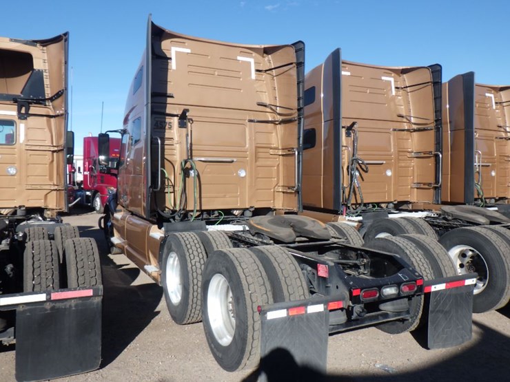 2022-volvo-vnl-760-image-12