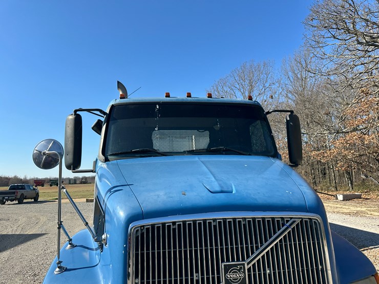 1998-volvo-vn-image-33