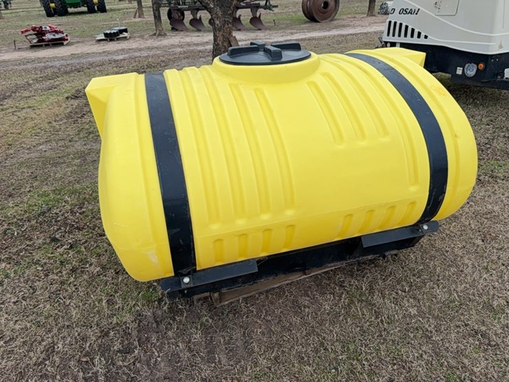400-gallon-elliptical-tank-with-metal-straps-￼-image-4