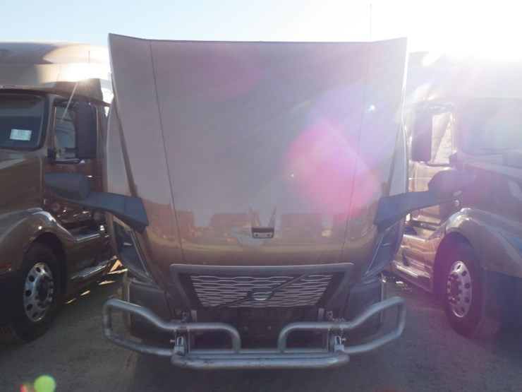 2022-volvo-vnl-760-image-25