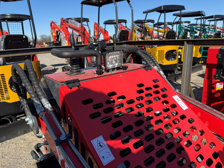 #22789-•-unused-agt-ysrt14-stand-on-tracked-loader-ysrt142025l102793-image-37