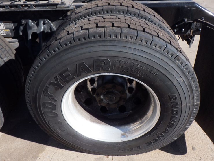 2022-kenworth-t680-image-15