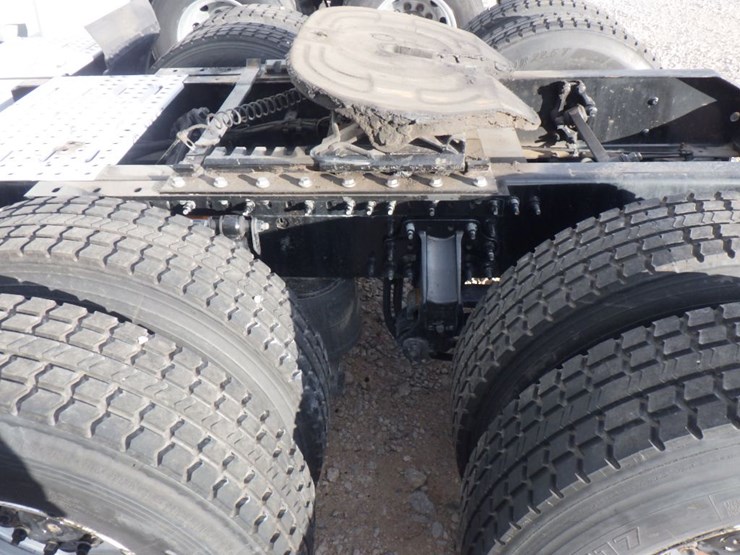 2022-volvo-vnl-860-image-18