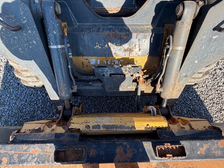 2016-deere-316gr-image-12