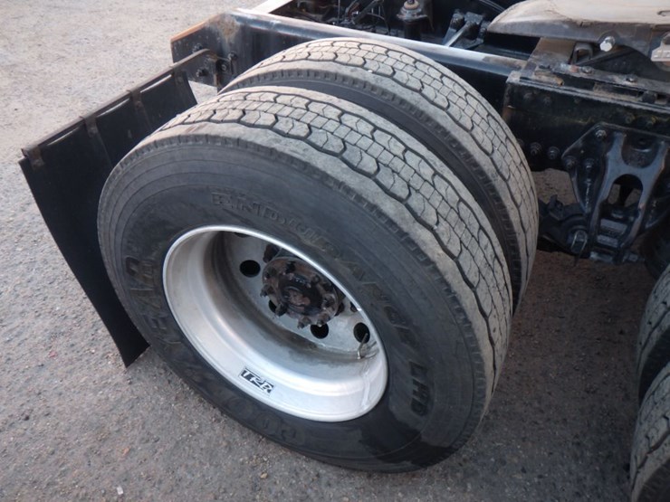 2022-kenworth-t680-image-6