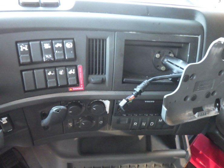 2022-volvo-vnl-760-image-16